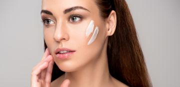 بمكونات طبية وطبيعية.. إليك أفضل كريم ترطيب قبل المكياج