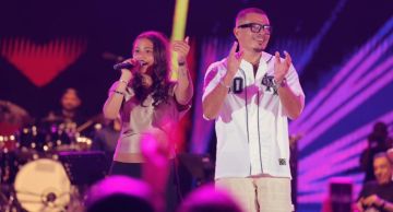 فيديو- ابنة عمرو دياب تشاركه غناء خطفوني في حفله بالساحل الشمالي