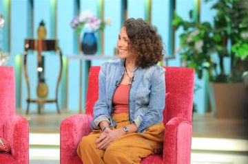 مشيرة علي الحجار: قررت عدم دخول المجال الفني.. ووالدتي جعلتني أرى والدي كـ ملاك 