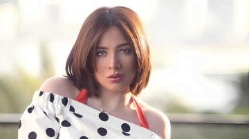 إيمان الحسيني تروج لمسرحية أوكادا وتثير حماس الجمهور