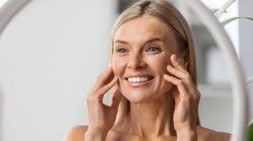 أفضل كريمات العين للبشرة الناضجة.. ترطب وتشد الجلد