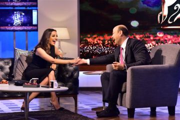 عمرو أديب لأنغام: فى رحلتنا سوا لازم تعرفى انى موجود جنبك وبحبك