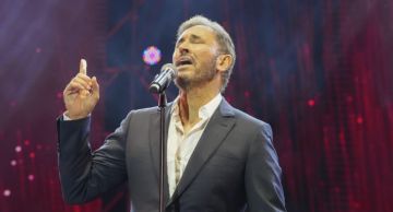 تفاصيل أزمة كاظم الساهر في مهرجان أهدنيات... طلب من منظمي الحفل حذف صورته