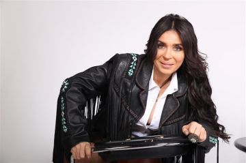 دينا تطلق أول أكاديمية متكاملة لتعليم الرقص الشرقي والفنون في مصر