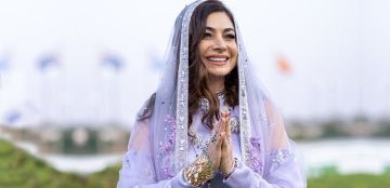 من السعودية إلى العالم.. مصممات يحملن تراث المملكة إلى منصات الأزياء العالمية من السعودية إلى العالم.. مصممات يحملن تراث المملكة إلى منصات الأزياء العالمية