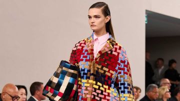 عرض Fendi في أسبوع ميلانو للموضة: مئة عام من الفخامة