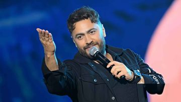 تامر حسني يوقف حفله في البحرين من أجل معجب.. ما القصة؟