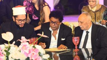 محمد منير يحتفل بزفاف ابنة شقيقته (صور)