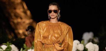 افتتاح قوي لأسبوع باريس للموضة 2025: بيلا حديد تتصدر المشهد بأناقة لا تنسى افتتاح قوي لأسبوع باريس للموضة 2025: بيلا حديد تتصدر المشهد بأناقة لا تنسى