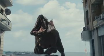 فيديو - ديناصور منقرض يثير الرعب على كورنيش الإسكندرية في تيزر أوسكار: عودة الماموث 