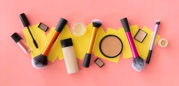 كيف تطبقين المكياج المناسب مع فستان سهرة باللون الكحلي؟ كيف تطبقين المكياج المناسب مع فستان سهرة باللون الكحلي؟