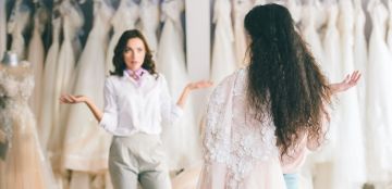 فستان زفاف ابيض أو عاجي.. أيهما الأنسب في هذه الليلة المنشودة؟