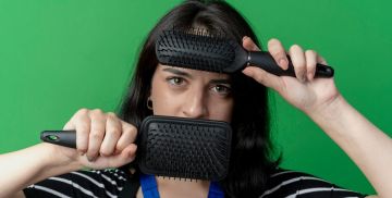 تصفيف الشعر في المنام للعزباء: هل من خير قادم وراء هذا الحلم؟