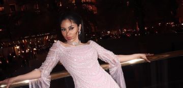 نجمات شارع الأعشى يخطفن الأنظار بإطلالات رائعة عند تسلم جائزة المسلسل الخليجي المفضل لـ Joy ...