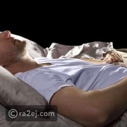 تفسير رؤية الإحساس بأن شخص ينظر لك عند النوم