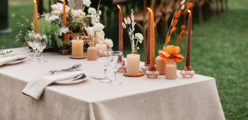 نصائح ذهبية لاختيار مفارش طاولات ضيافة في حفلات الزفاف