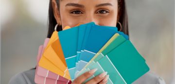 ما هي تدرجات الالوان في الملابس؟ وكيف ممكن تنسيقها لإطلالة جذابة؟