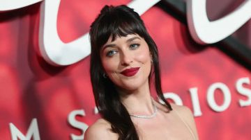 داكوتا جونسون تكشف حرمان والديها لها من الدعم المالي