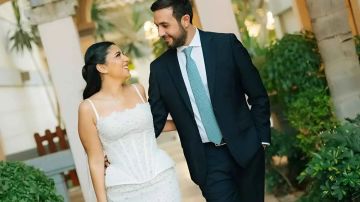 غادة عادل تبكي في خطوبة ابنتها وتلفت الأنظار بإطلالتها
