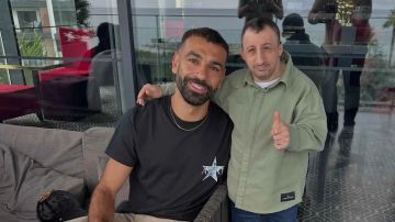 محمد صلاح برفقة كوكسال بابا.. لقاء يشعل مواقع التواصل (فيديو) محمد صلاح برفقة كوكسال بابا.. لقاء يشعل مواقع التواصل (فيديو)