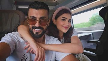 سيارة فاخرة هدية محمد سامي لـ مي عمر في عيد ميلادها.. ما نوعها؟