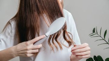 بعد الخمسين.. كيف تختارين منتجات العناية بشعرك؟