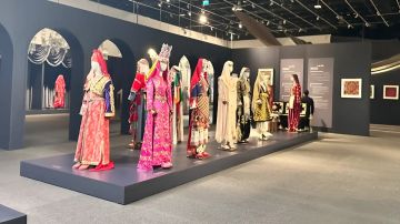 معرض كنوز العروس يحتفي بالتراث التركي في أبوظبي معرض كنوز العروس يحتفي بالتراث التركي في أبوظبي