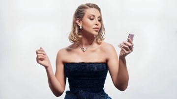 تسريحات للشعر الأملس تزيد إطلالتك أناقة تسريحات للشعر الأملس تزيد إطلالتك أناقة