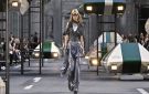 Louis Vuitton تعيد صياغة البساطة لربيع وصيف 2027