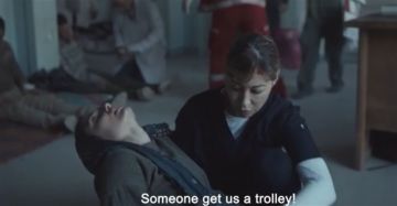 سارة يوسف تطلب مصحف من منة شلبي بعد اصابتها بالقصف في الحلقة الثانية من صحاب الأرض سارة يوسف تطلب مصحف من منة شلبي بعد اصابتها بالقصف في الحلقة الثانية من صحاب الأرض