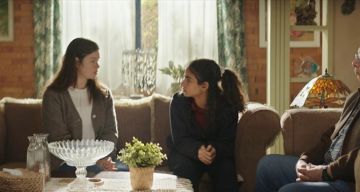 تعقيدات العلاقة بين يسرا اللوزي وابنتها في الحلقة الثانية من مسلسل كان ياما كان تعقيدات العلاقة بين يسرا اللوزي وابنتها في الحلقة الثانية من مسلسل كان ياما كان