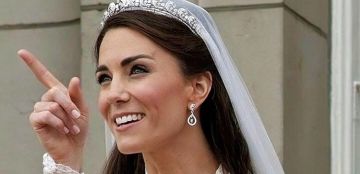 فساتين زفاف ملكية بريطانية تألقت بها الأميرات وحبست الأنفاس بتكلفتها على مر العصور فساتين زفاف ملكية بريطانية تألقت بها الأميرات وحبست الأنفاس بتكلفتها على مر العصور