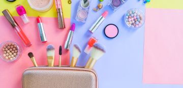 مكياج من مواد طبيعية: لبشرة مقاومة للشيخوخة وعلامات التجاعيد!