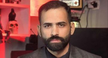 عباس علي الغالبي: فنان تعليمي يجمع بين التعليم والإبداع الفني