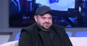 مدحت تيخا: الشقة اللي قضيت فيها شهر العسل كانت ملك صلاح السعدني .. اعتبرني أحد أبنائه مدحت تيخا: الشقة اللي قضيت فيها شهر العسل كانت ملك صلاح السعدني .. اعتبرني أحد أبنائه