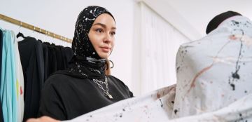 من الكريب مرورا بالساتان: إليك افضل قماش عبايه من الكريب مرورا بالساتان: إليك افضل قماش عبايه