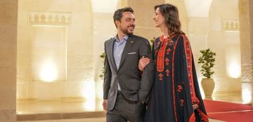 الأميرة رجوة تتألق بثوب رمضاني فاخر يجمع بين الأصالة السعودية واللمسة الأردنية الأميرة رجوة تتألق بثوب رمضاني فاخر يجمع بين الأصالة السعودية واللمسة الأردنية