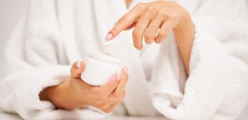 ما سبب تغير لون الاظافر؟ وهل يستدعي القلق؟