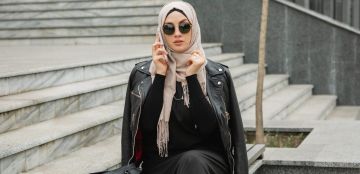 من الإطلالة إلى لفة الحجاب.. أفضل صيحات الموضة في الملابس للعيد للمحجبات