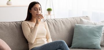 شرب الماء الدافئ على الريق .. هل هو مفيد لصحتك؟