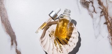 زيت الحبة السوداء للبشرة والشعر: فوائد لن تخطر على بالك!