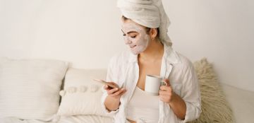 كيف اعتني ببشرتي يوميا؟ إليك الجواب الفعال