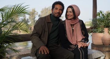 كيف تطورت قصة حب عمرو سعد وتارا عماد في مسلسل إفراج ؟