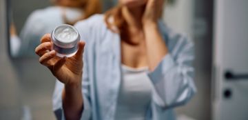 هل تعلمين ما هو أفضل مرطب للبشرة المختلطة؟ إليك الإجابة