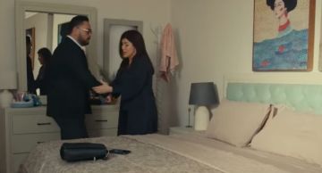 اللون الأزرق الحلقة السادسة ... خلاف بين جومانا مراد وأحمد رزق بسبب السفر إلى دبي اللون الأزرق الحلقة السادسة ... خلاف بين جومانا مراد وأحمد رزق بسبب السفر إلى دبي