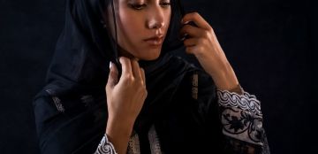 لإطلالة متميزة وأنيقة.. أفكار رائعة لتنسيق عبايات العيد استلهمي منها ما يناسبك