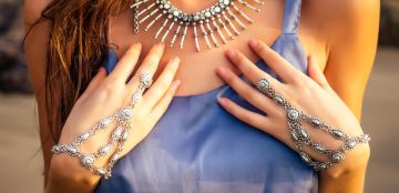 دليل شامل لإختيار أبرز اطقم اكسسوارات نسائية