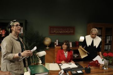 ثنائية مميزة .. لبنى عبد العزيز تنشر صور جديدة مع سوسن بدر من كواليس الباء تحته نقطة 