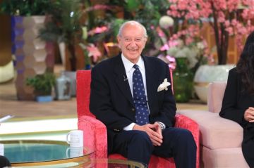 أعدها لنفسه في البداية.. كيف منح عبد الوهاب أغنية أنت عمري لـ أم كلثوم ؟