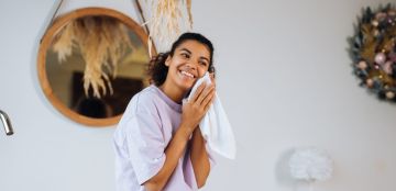 مستلزمات تجميل: عنصر أساسي في روتين العناية بالجمال والصحة